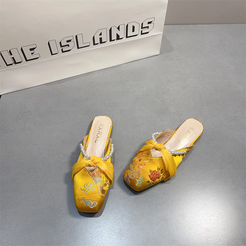 Embroidery Design Free - Mode Damesschoenen Luxe borduurmodel pantoffels voor