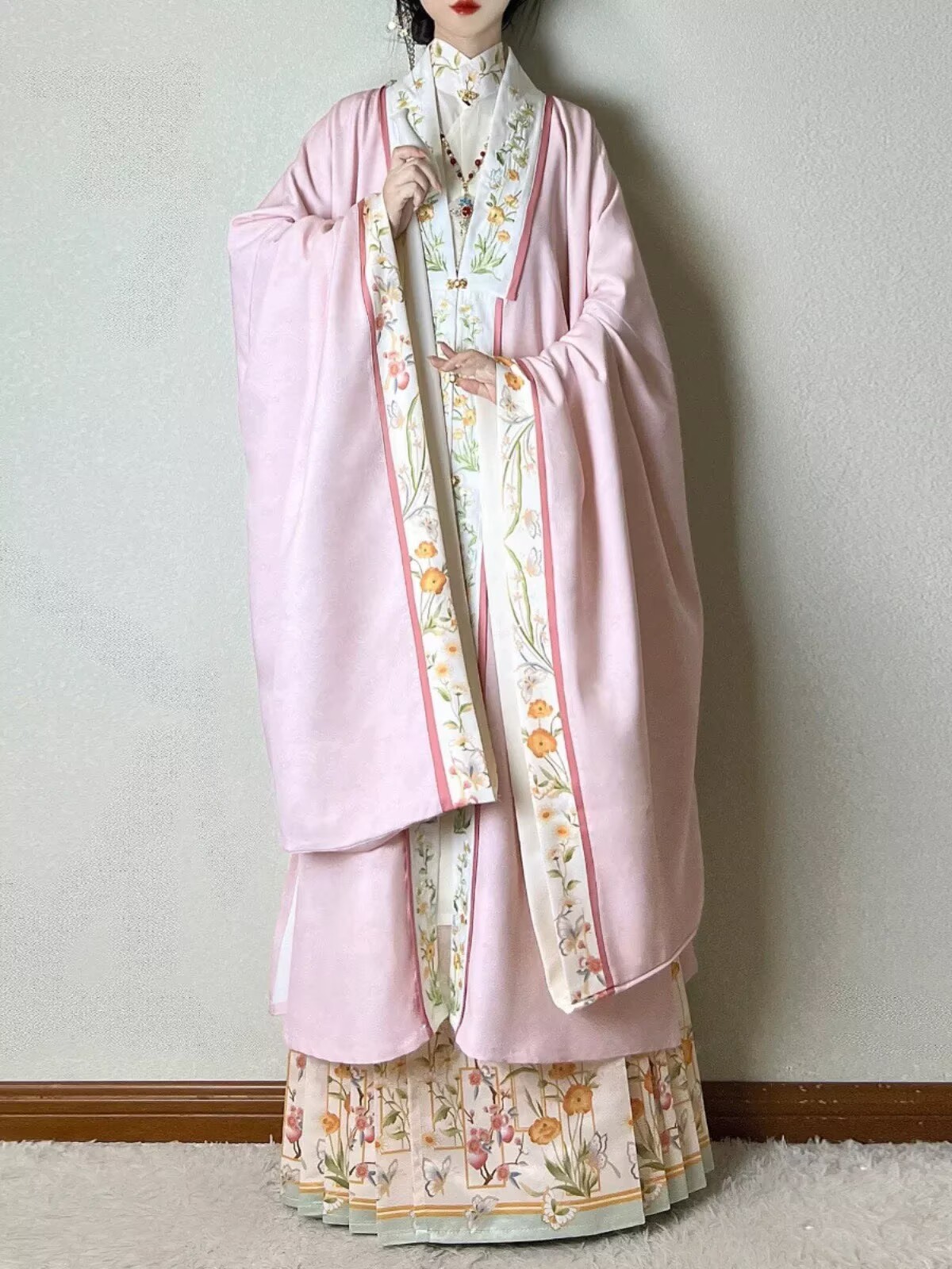 Ming-dynastie Hanfu-pakken voo - Embroidery Horse recensie en prijs