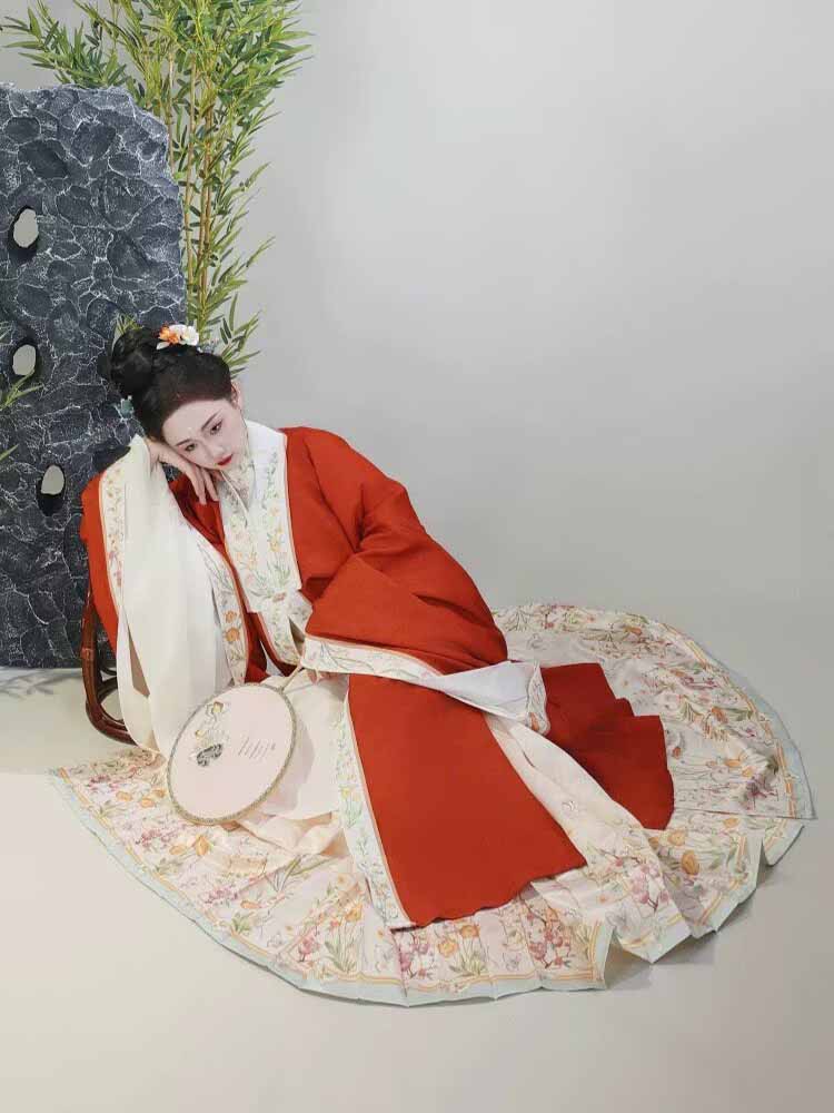 Ming-dynastie Hanfu-pakken voo - Embroidery Horse recensie en prijs