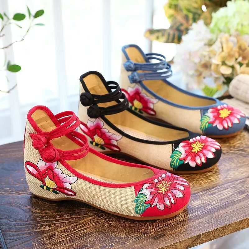 Vrouwelijke wedges met gebordu - Embroidery Horse recensie en prijs
