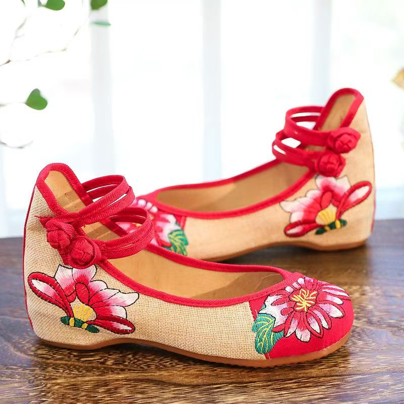 Vrouwelijke wedges met gebordu - Embroidery Horse recensie en prijs