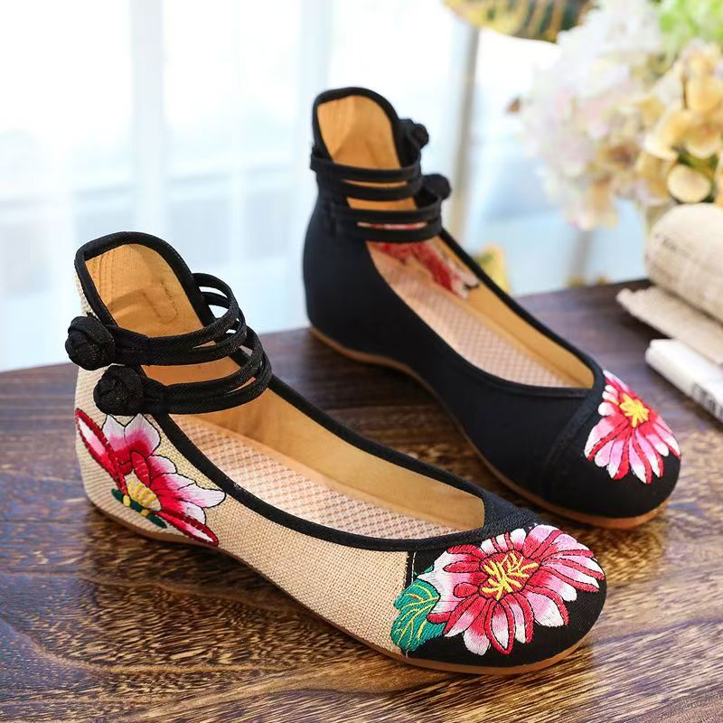 Vrouwelijke wedges met gebordu - Embroidery Horse recensie en prijs