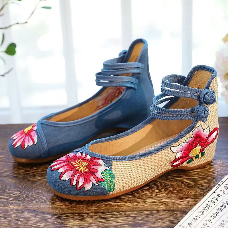 Vrouwelijke wedges met gebordu - Embroidery Horse recensie en prijs